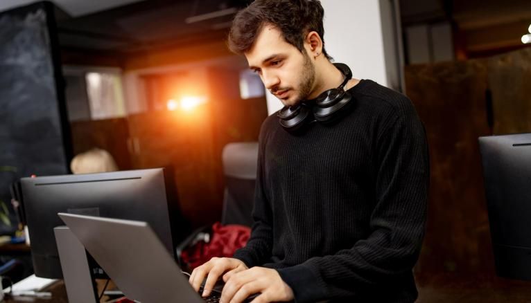 Dix-sept bachelors, dans onze établissements différents délivrent aujourd'hui le grade de licence.